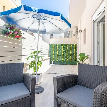 Sophia's Comfortable With A Private Backyard Gazi
