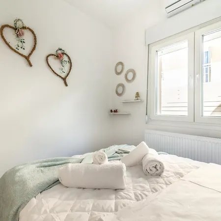 Sophia's Comfortable With A Private Backyard Apartamento Gazi