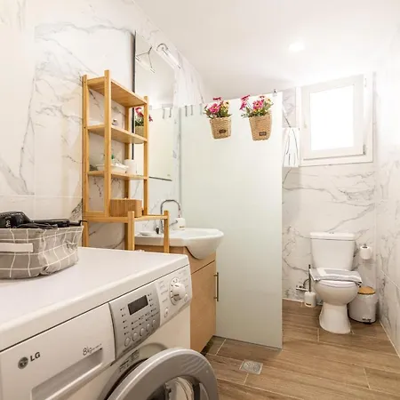 Sophia's Comfortable With A Private Backyard Apartamento Gazi