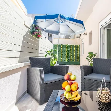 Sophia's Comfortable With A Private Backyard Apartamento