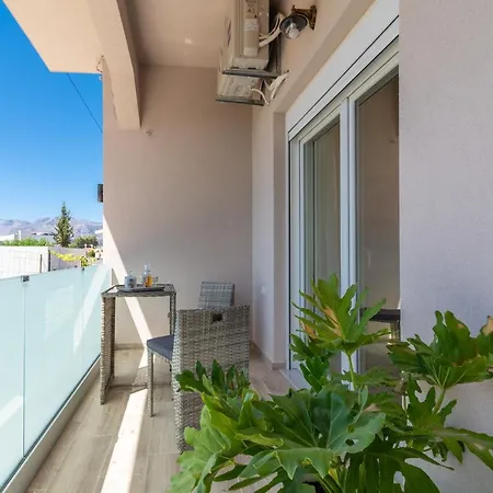 Apartamento Sophia's Comfortable With A Private Backyard Gazi